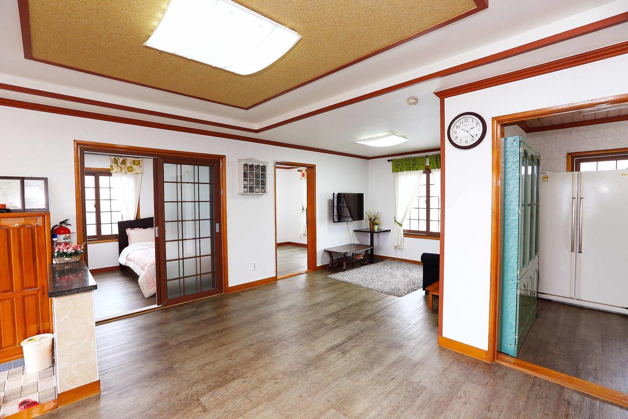 Gyeryonggil Pension Jeju Luaran gambar