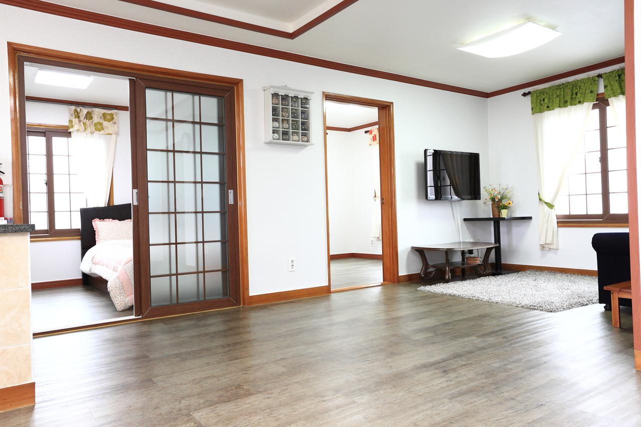Gyeryonggil Pension Jeju Luaran gambar